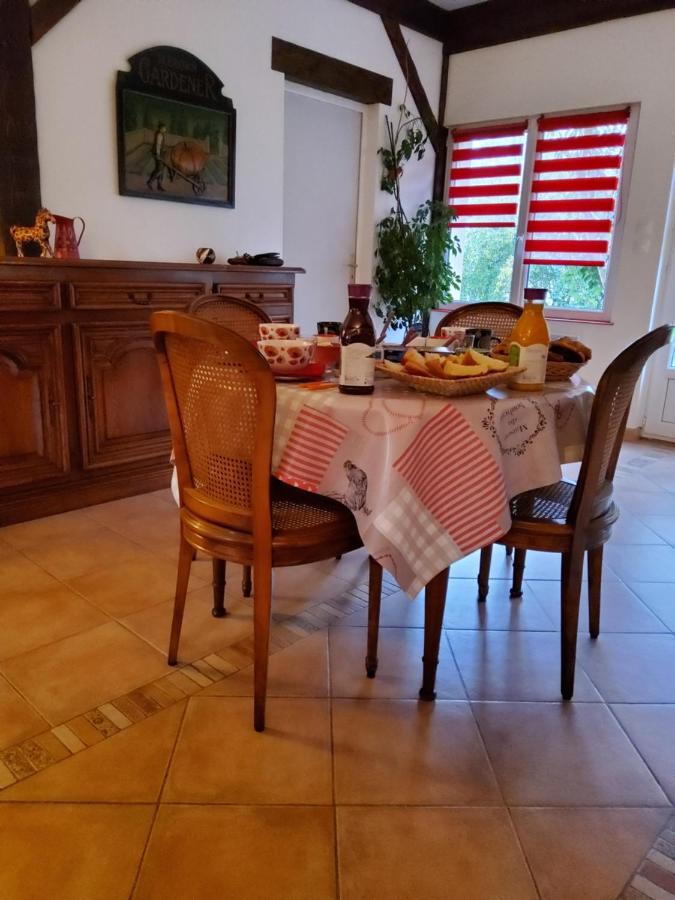 Chez Jollyjune, A Moins D'Une Heure Du Mont Saint Michel Champeaux Zewnętrze zdjęcie